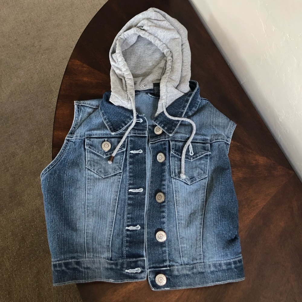 Rue 21 Deneen hooded vest SZ M